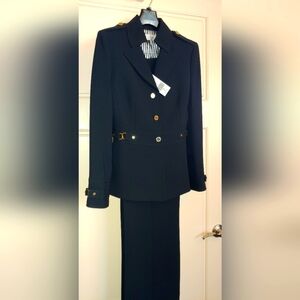 Tahari suit, Navy.  6P